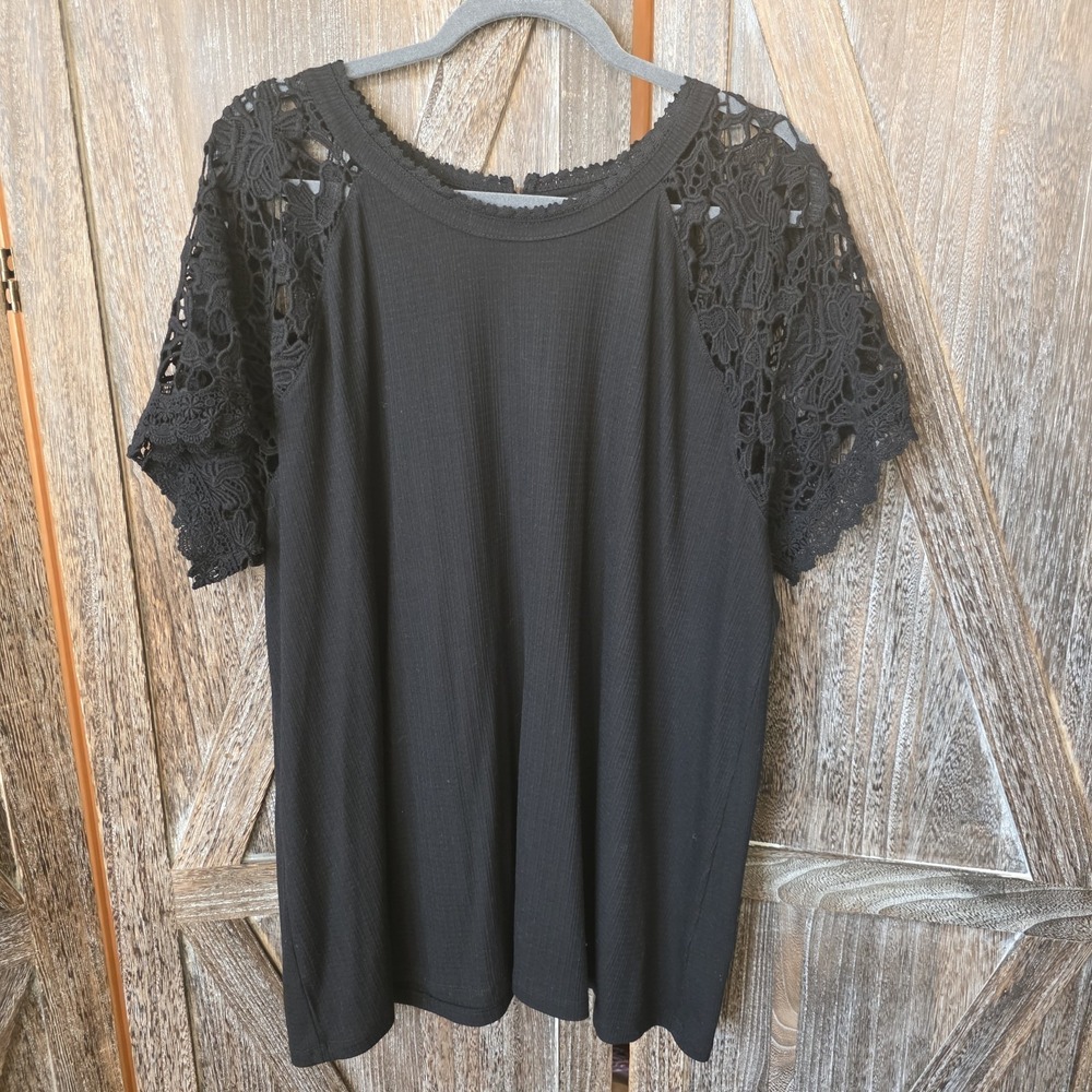 Torrid Shirt Women's Size 3 Black Lightweight Stretchy Short Sleeve Lace Sleeves